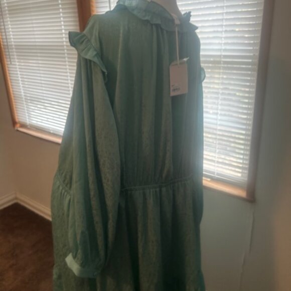 LC Lauren Conrad Adel Blue ruffle neck & bottom dress, size 3X - Picture 4 of 6